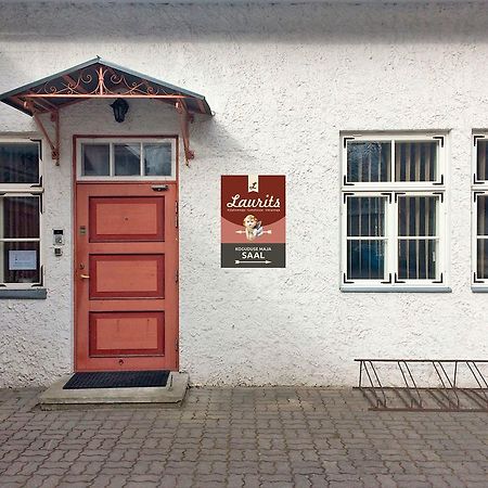 Guesthouse Laurits Курессааре Экстерьер фото