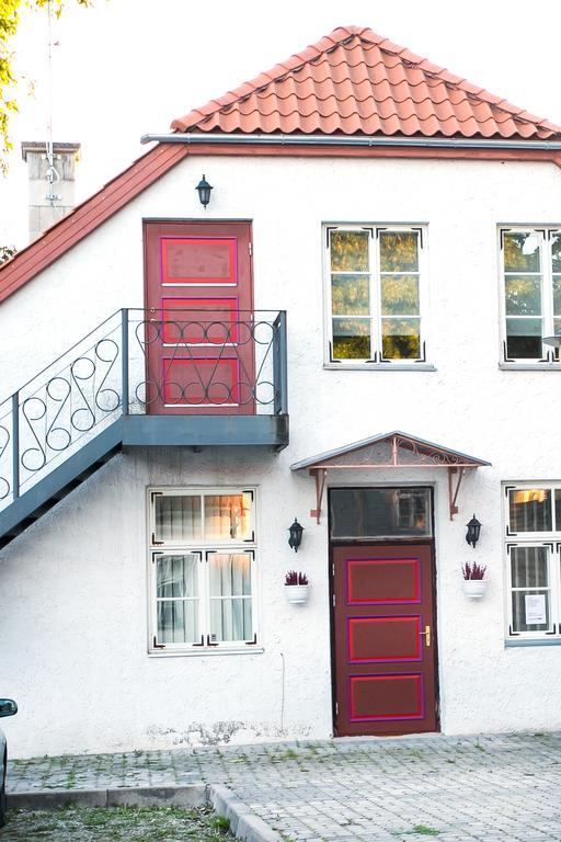 Guesthouse Laurits Курессааре Экстерьер фото