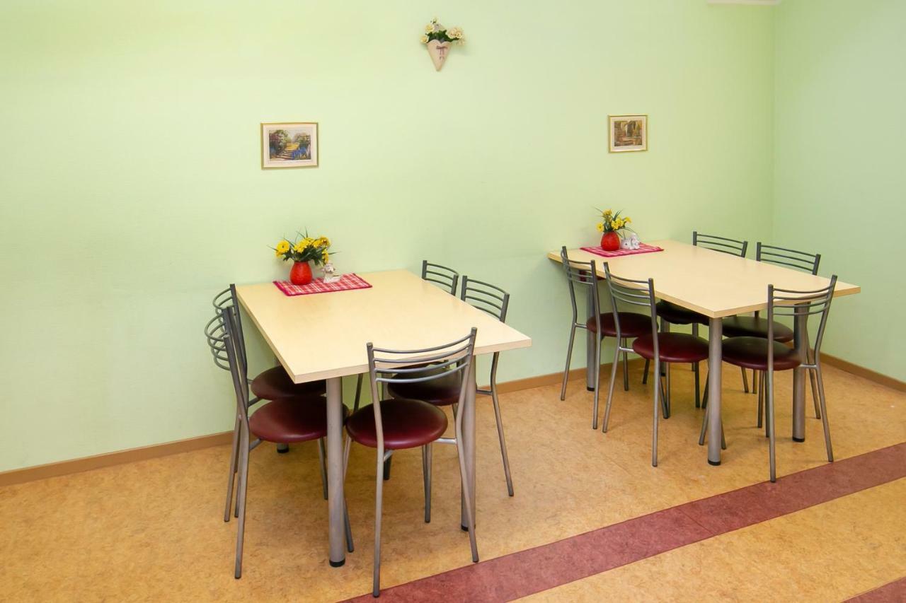 Guesthouse Laurits Курессааре Экстерьер фото