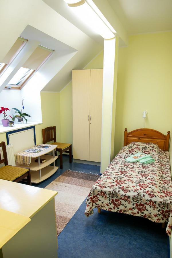 Guesthouse Laurits Курессааре Экстерьер фото
