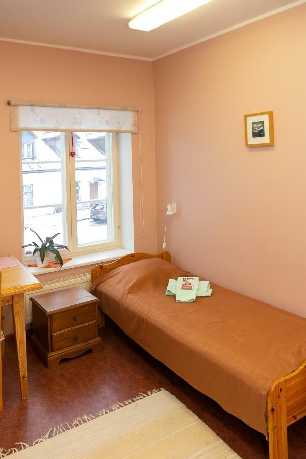 Guesthouse Laurits Курессааре Экстерьер фото